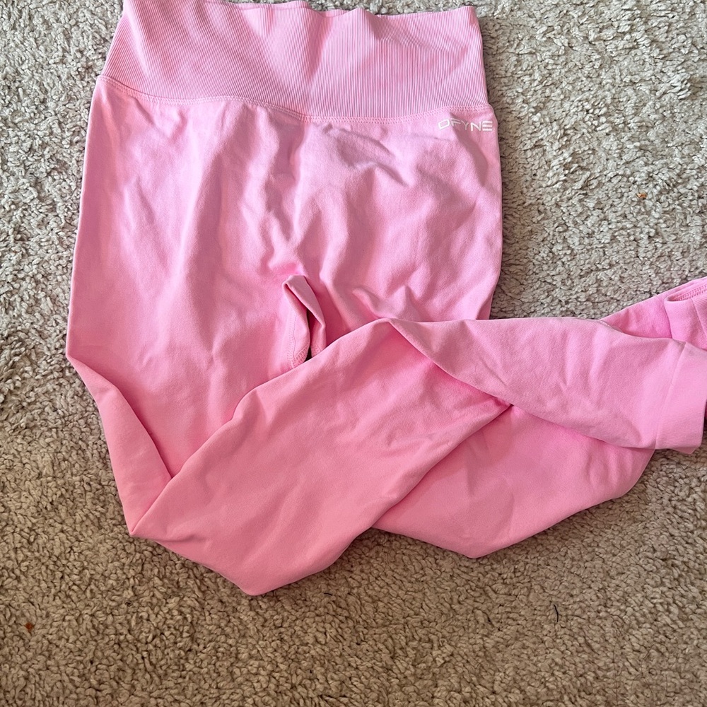 Dynamic pink dfyne leggings
